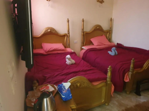 2 Jana Pyramids view inn