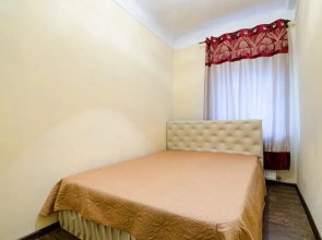 Apartment on Doroshenka 48