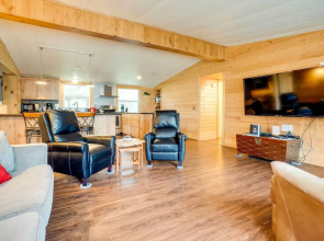 Brookings Home w/ Deck, 1/2 Mi to Harris Beach!