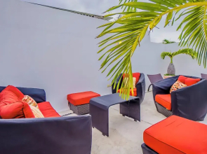 Luxury Penthouse with 2 BR - Meridian