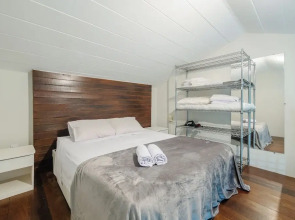 Apt Just Steps From the Beach and Tamar Project CVI