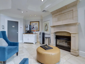 Sophisticated and Beautiful Condo