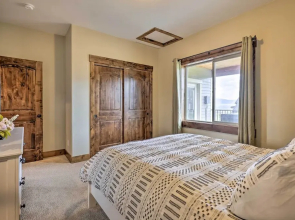 Game Room & Hot Tub: Luxe Grand Lake Retreat!