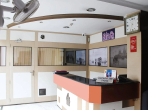 FabHotel Arya International Elgin Road