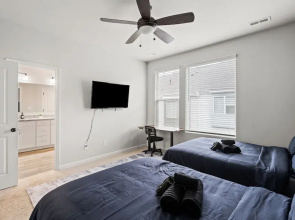 King 3BR Townhouse in Camp North End