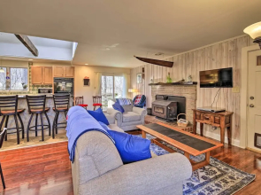 Pet-friendly Cabin w/ Dock on Claytor Lake!