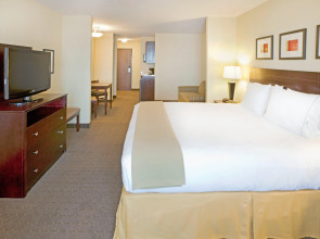 Holiday Inn Express & Suites Eagle Pass by IHG