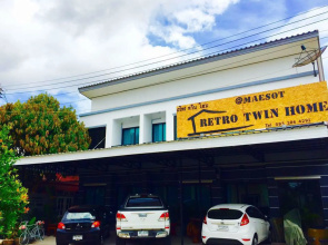 Retro Twin Home at Maesot