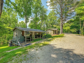 Shared Hot Tub & Fire Pit: Tranquil Whittier Gem!