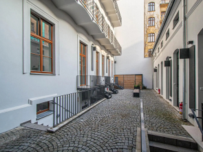 Main train station apartment close to the the Main Square!