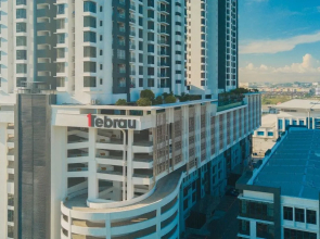 OYO Home 43995 Premium 3br 1tebrau
