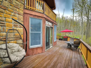 New York Retreat - Furnished Deck & Mountain Views