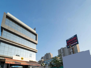 Itsy Hotels Anand Executive, Near Amanora