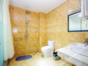 Zhongjingxin Holiday Business Hotel(宜宾众晶鑫假日商务酒店)