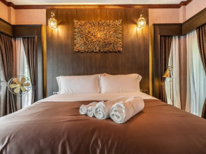Khum Damnoen Resort