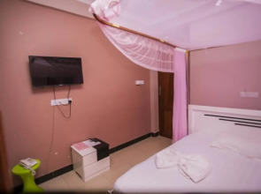 Nyaholoti Airport Hotel