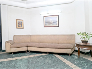 OYO 24483 Hotel Plaza