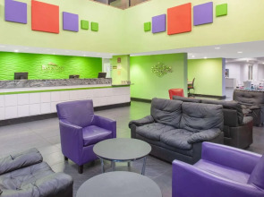 Grand Hotel Orlando at Universal Blvd - Shuttle to Theme Parks