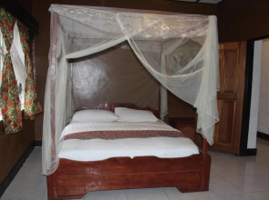 Room in B&B - Amahoro Guest House - Queen Room