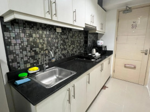 Staycation Sea Residences MOA Jermel