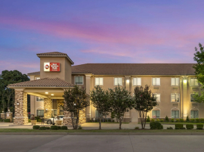 Best Western Plus Crown Colony Inn & Suites