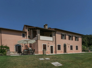 Luxury, modern apartment with pool and stunning views, 1 hour from Rome
