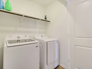 Hutto Getaway w/ Yard, 9 Mi to Lake Pflugerville!