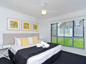 Sentosa on Tugun - Beachfront 5 Bedroom