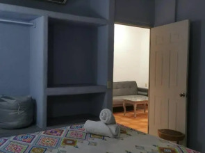 Spacious 1 BED APT w/ TV, A/C, balconies near DT!