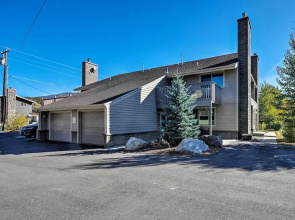 1 Block to Waterfront: Grand Lake Condo w/ Balcony