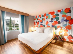 The Kinney - Venice Beach