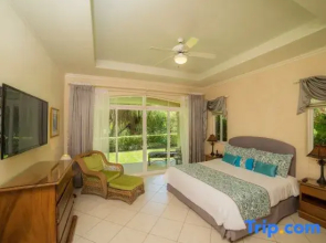 Colina 9E 2 bdr Garden View in Los Suenos