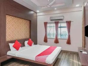 OYO 24562 Vikrant Palace