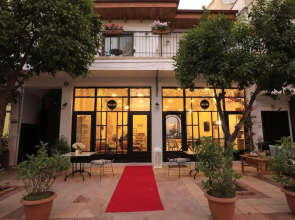 No 10 Hotel