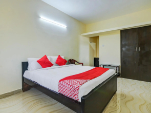 OYO Flagship 63029 Aruthraa Residency