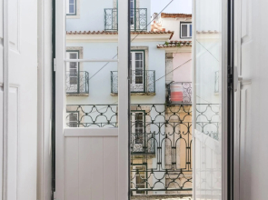 Bica 2 Bed Aircon UltraFast Net Fully Equipped