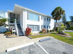 Canal 309 - Right in Siesta Key Village!