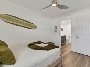 Venice Beach Two Bedroom Private Condo with Community Pool, Gulf Beach Access and Water Views! 2 Condo