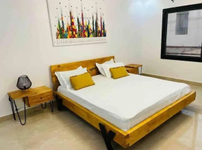 Room in Apartment - Large Bedroom With Small Work Area