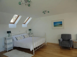 4 bed spacious modern townhouse with spectacular views over the river tamar