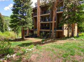 Cm321h Copper Mtn Inn Hotel Room by RedAwning