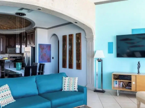 Luxury Beachfront Condo on Sandy Beach