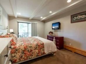 Condo with Outdoor Heated Pool and Free WiFi by RedAwning