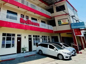RedDoorz Syariah near T1 Juanda Airport 2