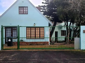 Cozy Cottage +/- 500m from the beach