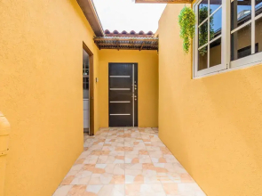Urban 5BR Private Pool Getaway 10 Min- Bch