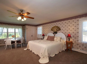 Maxwell Creek Inn Bed and Breakfast
