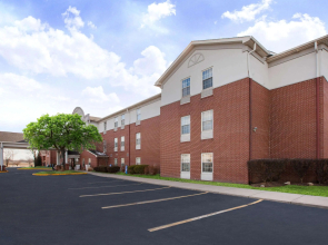 Wingate by Wyndham Roseville/Detroit