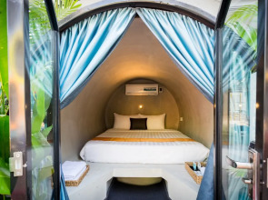 White Rabbit Hostel - Adults Only