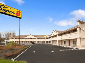 Super 8 by Wyndham Rahway/Newark